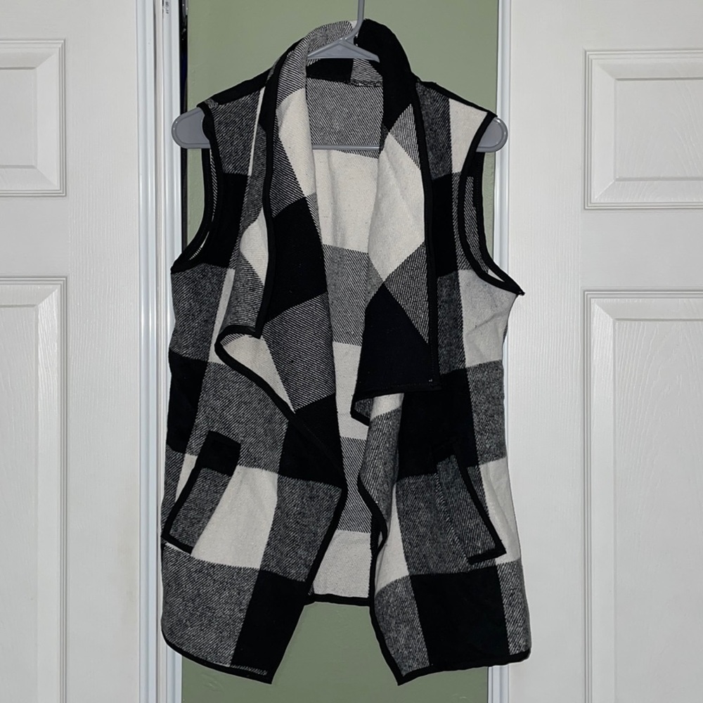 Women’s Plaid Vest, Super Cute! Great for Fall! Size Medium